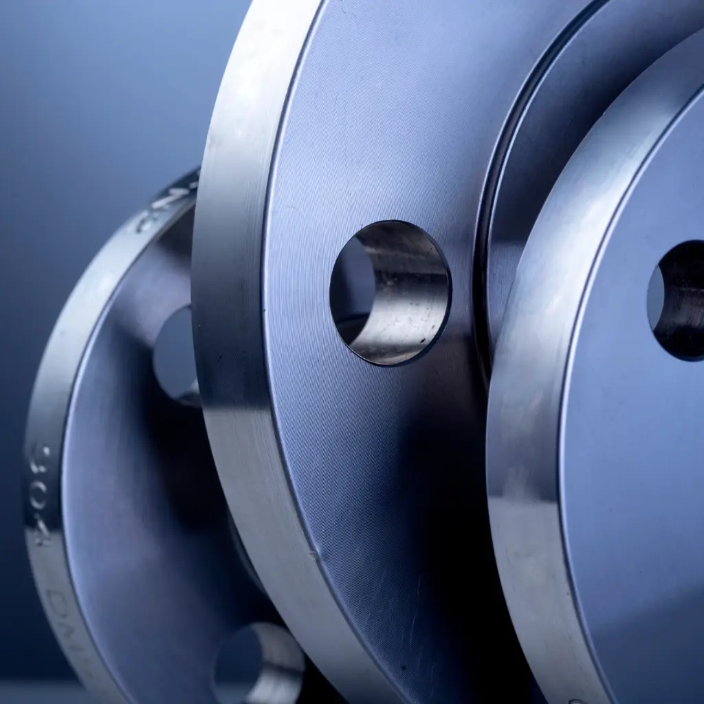 Gwintowane kołnierze stalowe postawione w pionie